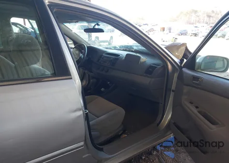 2002 Toyota Camry Le z USA, uszkodzony, nr VIN 4T1BE32KX2U509885